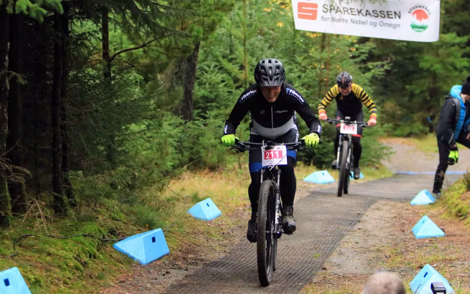 Mountainbike ryttere imponerede trods vådt vejr