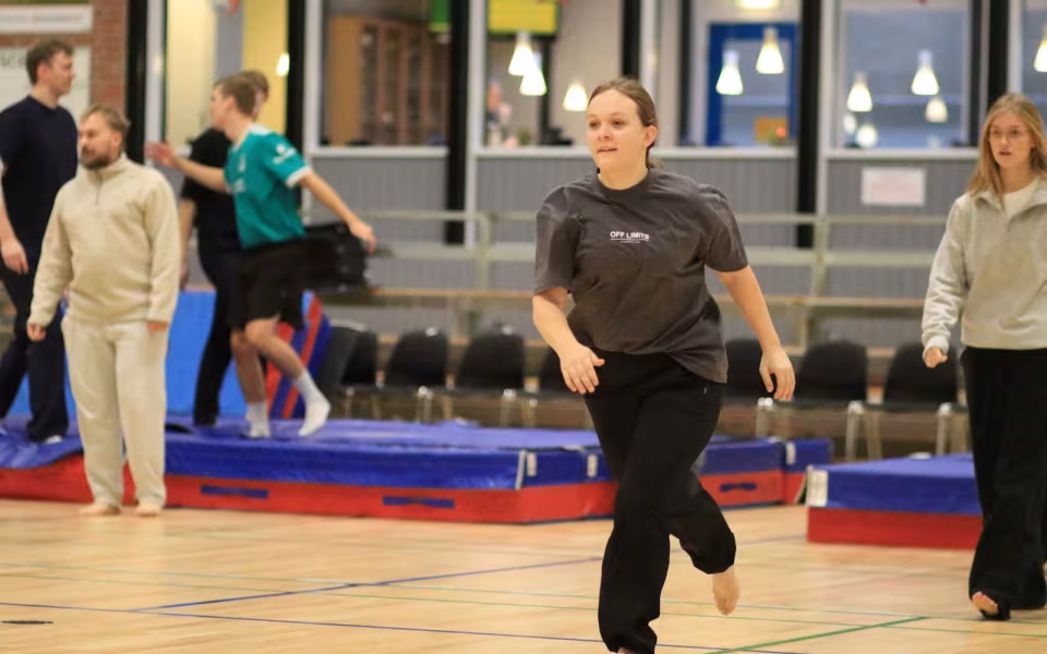 Forventningsfulde gymnaster gør klar