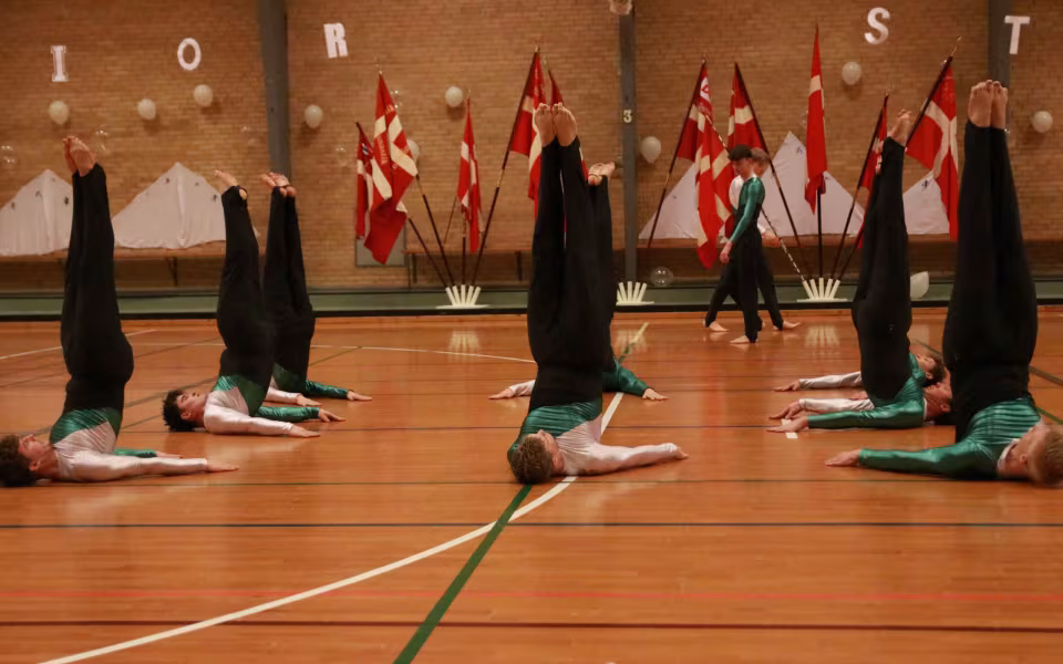 Seniorer fejrer gymnastik og fællesskab