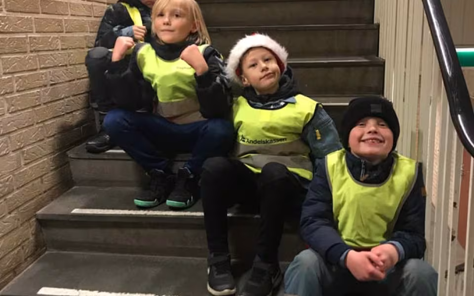 Billeder af fjollerier fra de 8 hold, der mandag eftermiddag var rundt i byen