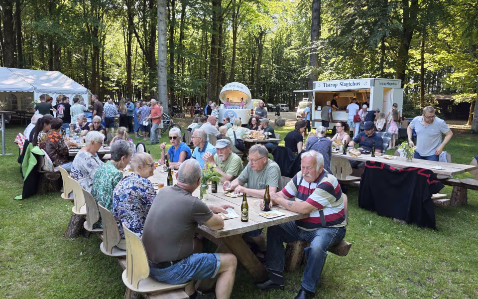 Filmklip og billeder fra Midsommerfest i Tistrup Anlæg