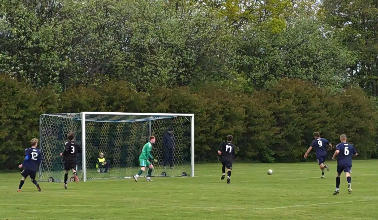 Serie 1 kæmpede sig til et point - Serie 1, HTS-EFB 2-2(0-1).