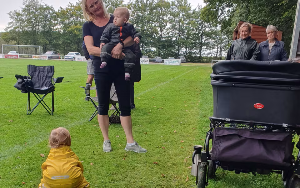 Bedsteforældredag i dagplejen på Ansager stadion