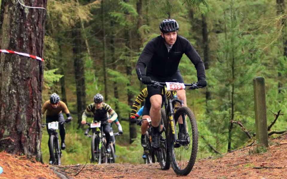 Mountainbike ryttere imponerede trods vådt vejr