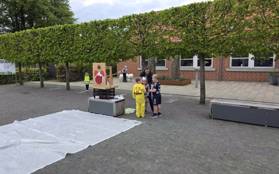 Stor deltagelse til Tistrup Screaming Carneval på torvet - Se de mange billeder