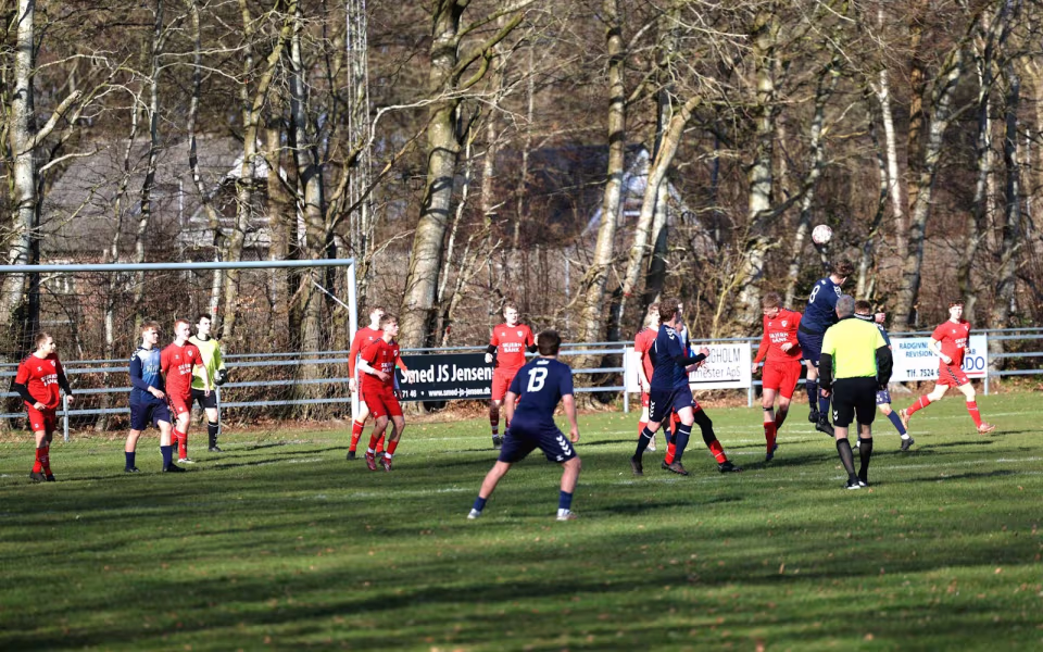 Fodbold Serie 3 herre Ølgod vandt hjemme 4-3 over HTS - Se billeder fra kampen.