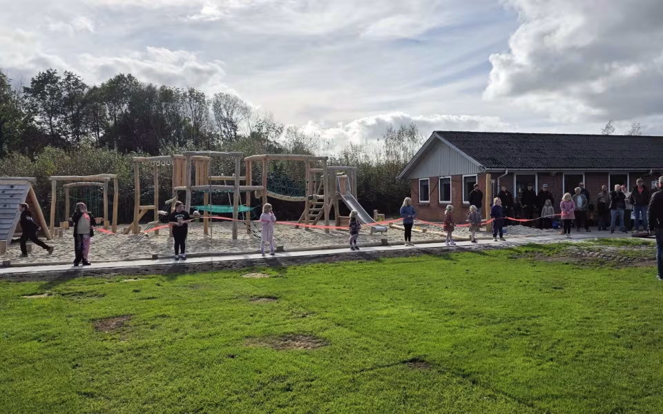 Ny legeplads indviet på Krusbjerg Stadion