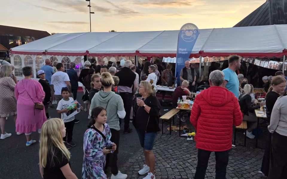 Billeder fra - Et brag af en Late Night fredag aften i Ølgod.