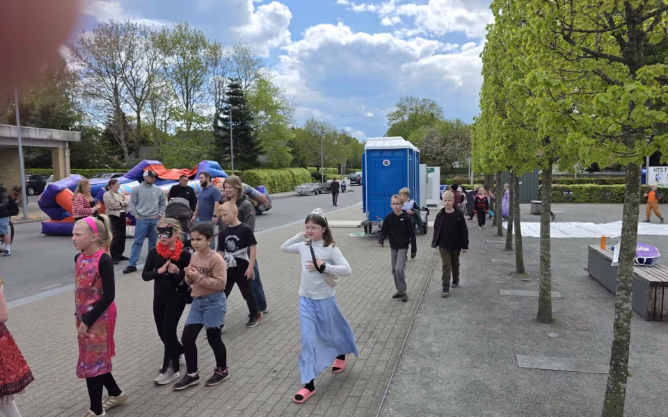 Stor deltagelse til Tistrup Screaming Carneval på torvet - Se de mange billeder