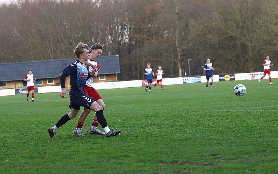HTS U19 vinder 5-1 over SGI. Se de mange billeder.
