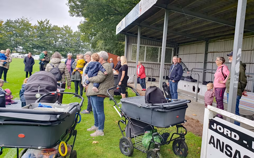 Bedsteforældredag i dagplejen på Ansager stadion