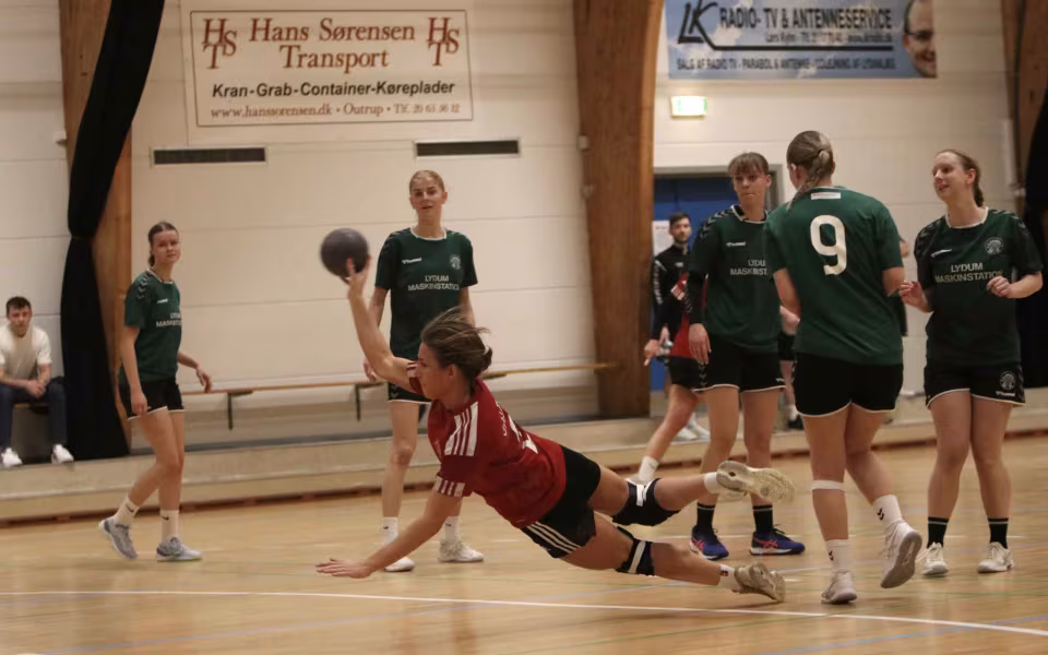 Blåbjerg HK Serie 2 damer triumferer med sejr