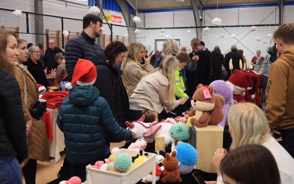 Julemarked samlede Billum i hallen