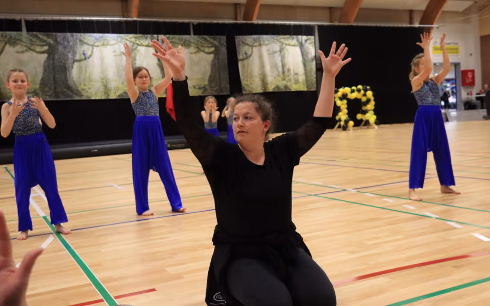 Forårsopvisning styrker integration i Outrup