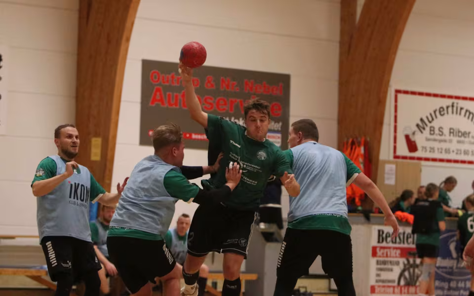 Blåbjerg HK Serie 2  triumferer i topkamp