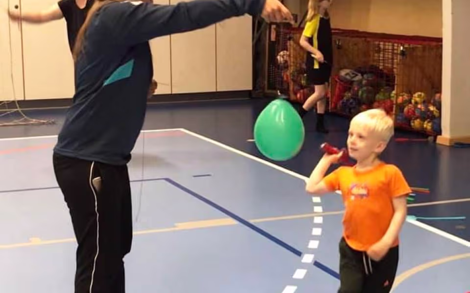 Det skal være sjovt at spille badminton uanset alder
