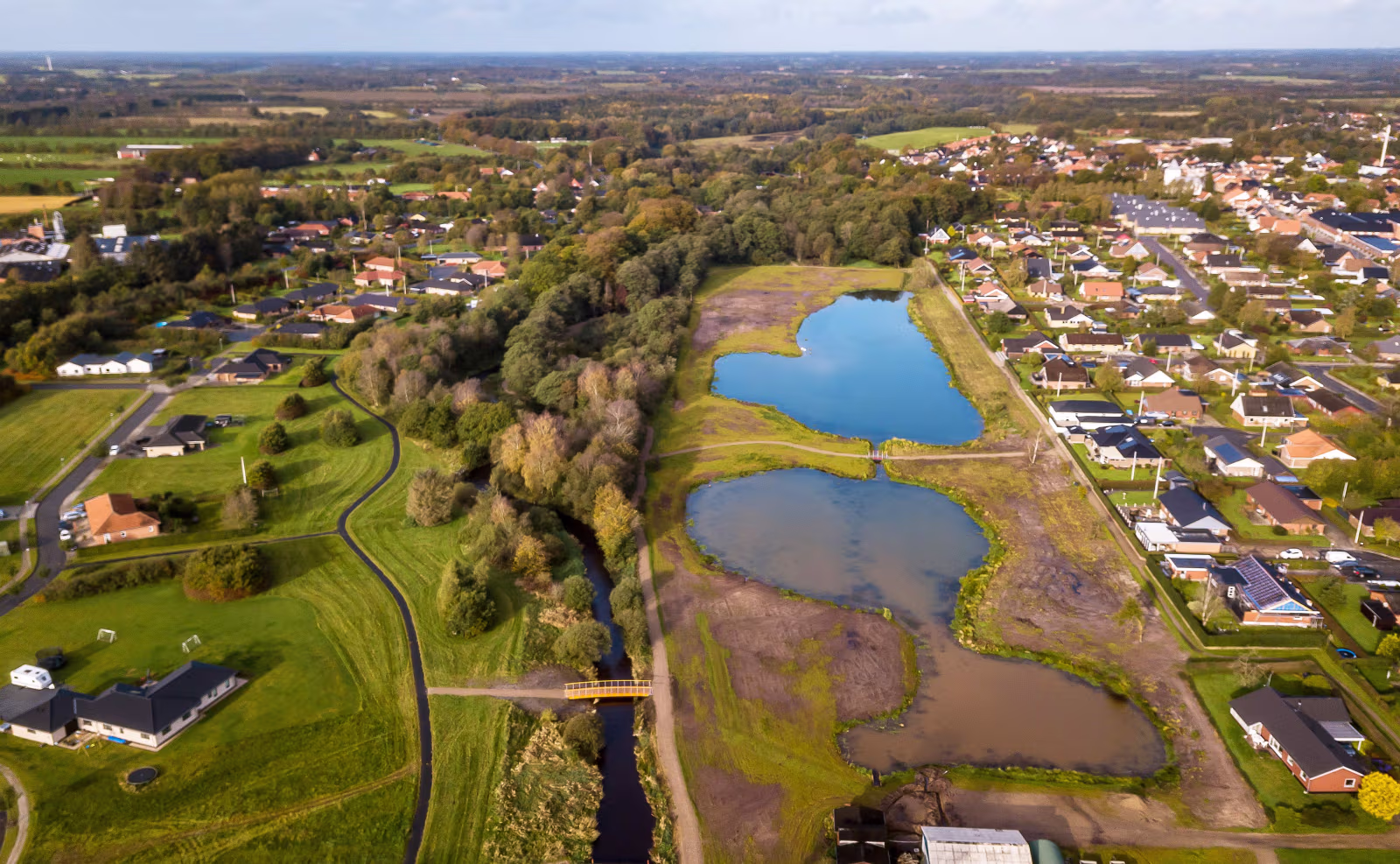 Dronefoto af Ansager Søpark før og efter