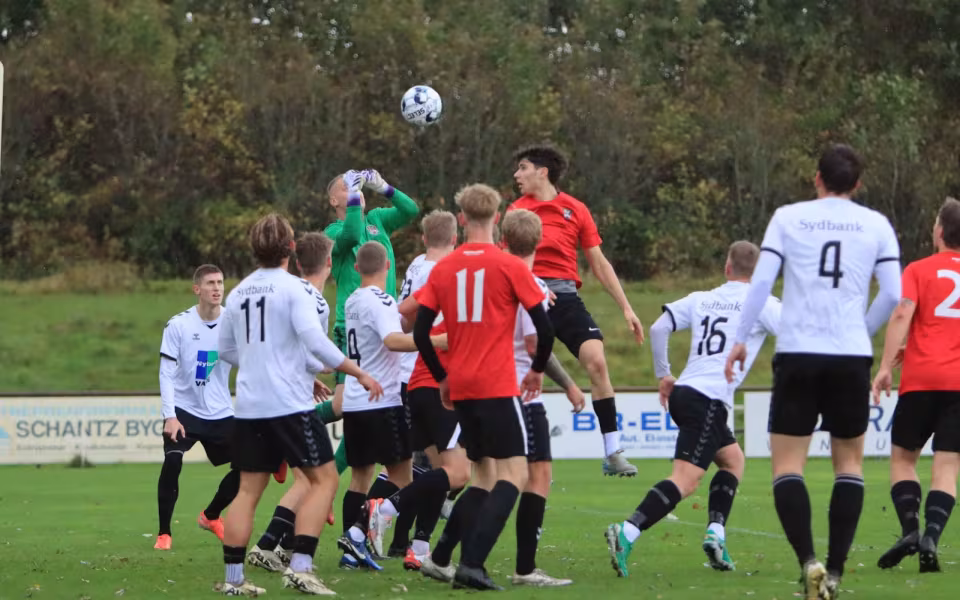 Varde redder point i overtiden