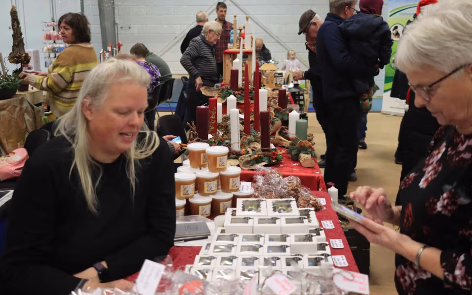 Julemarked samlede Billum i hallen