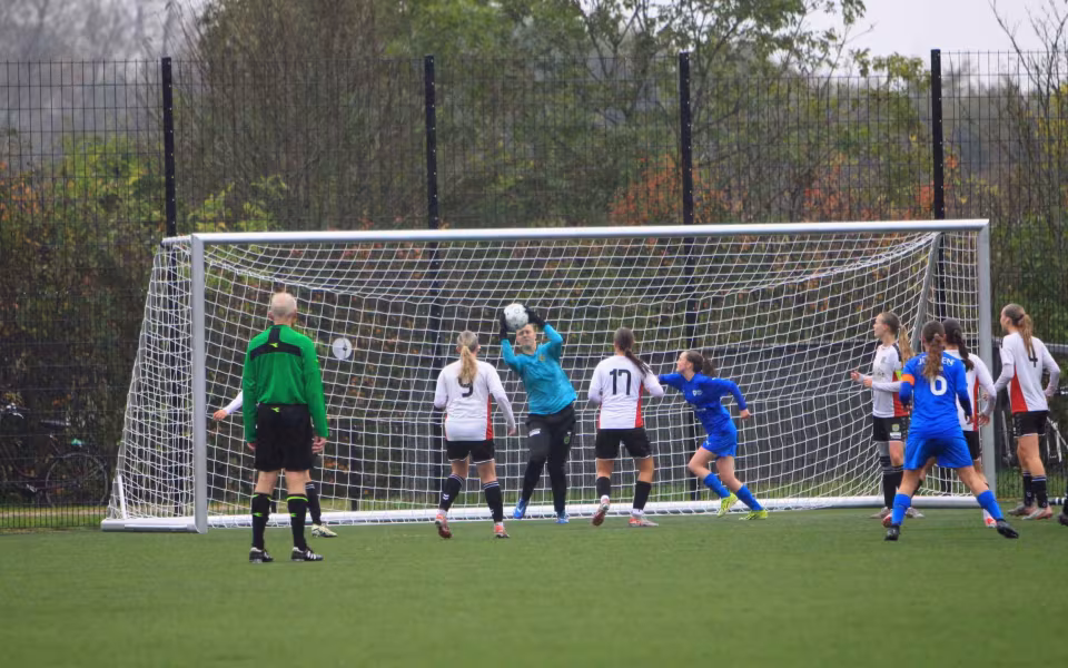 Varde IF U-16 Piger tabte hjemmekampe i regn