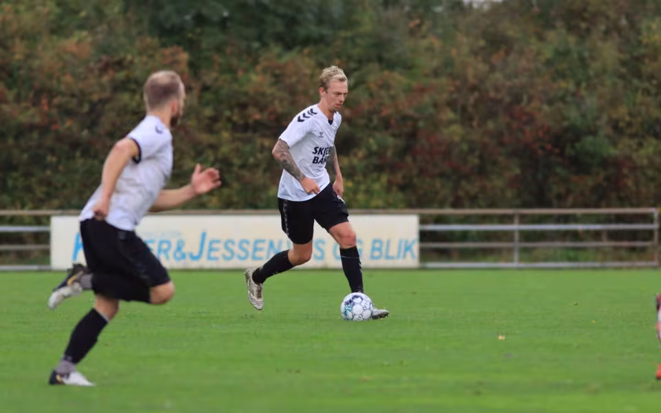 Varde redder point i overtiden
