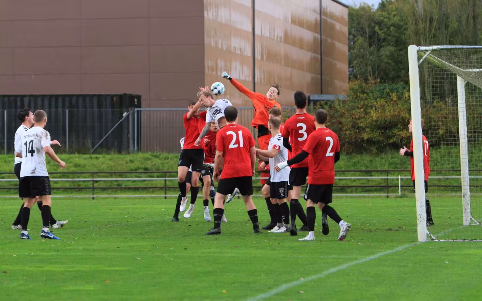 Varde redder point i overtiden