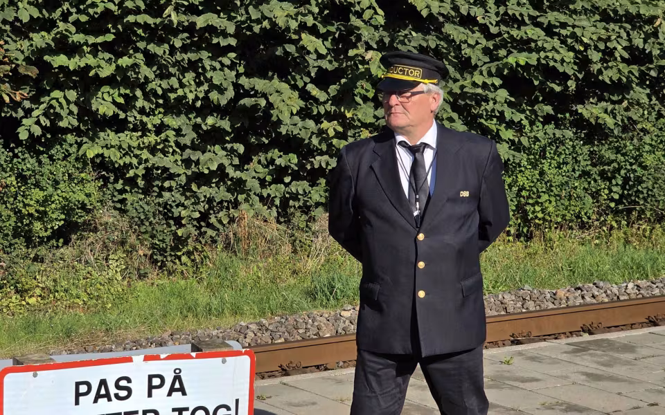 Tistrup Station forvandlet til et festligt samlingspunkt i anledning af den vestjyske længdebane 150-års jubilæum.