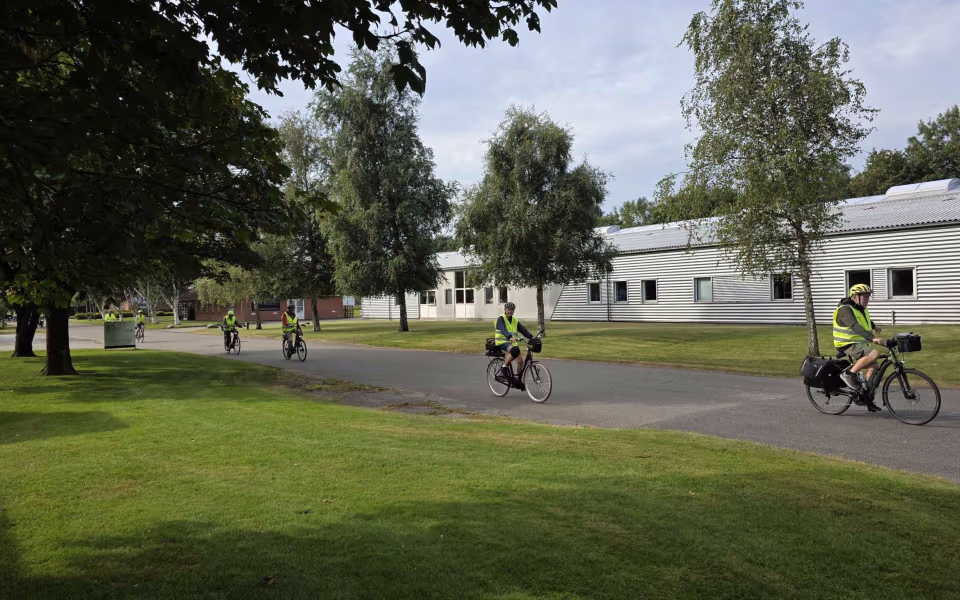 Tistrup Cykler Sammen på smagfuldt besøg hos Mums Kager i Skovlund