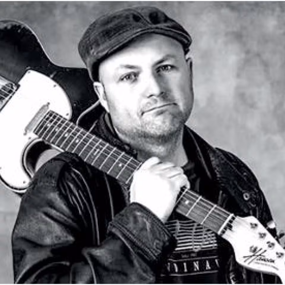 Bjarke Nørgaard - sanger og guitarist, optræder denne gang som solist på Bryghuset.