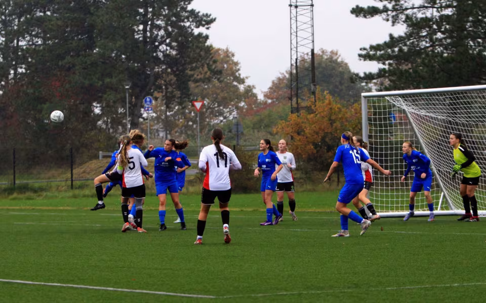 Varde IF U-16 Piger tabte hjemmekampe i regn