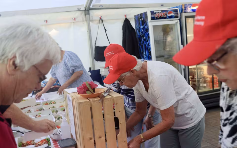 Seniorfest med rundtur og hyldestindslag