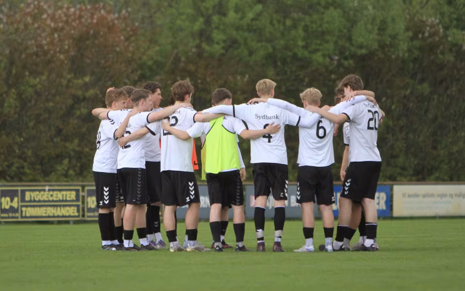U19 vinder dramatisk lokalopgør