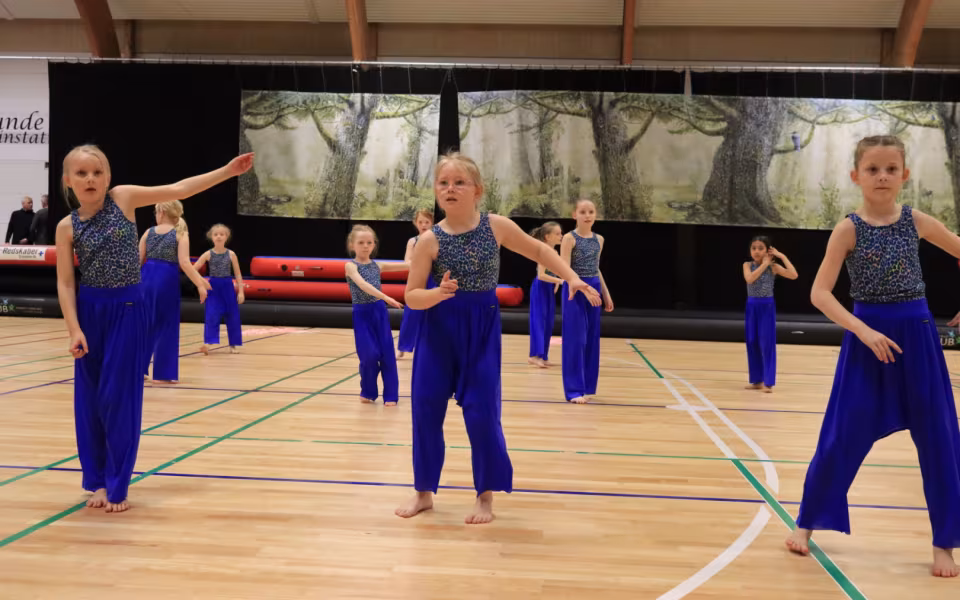 Forårsopvisning styrker integration i Outrup