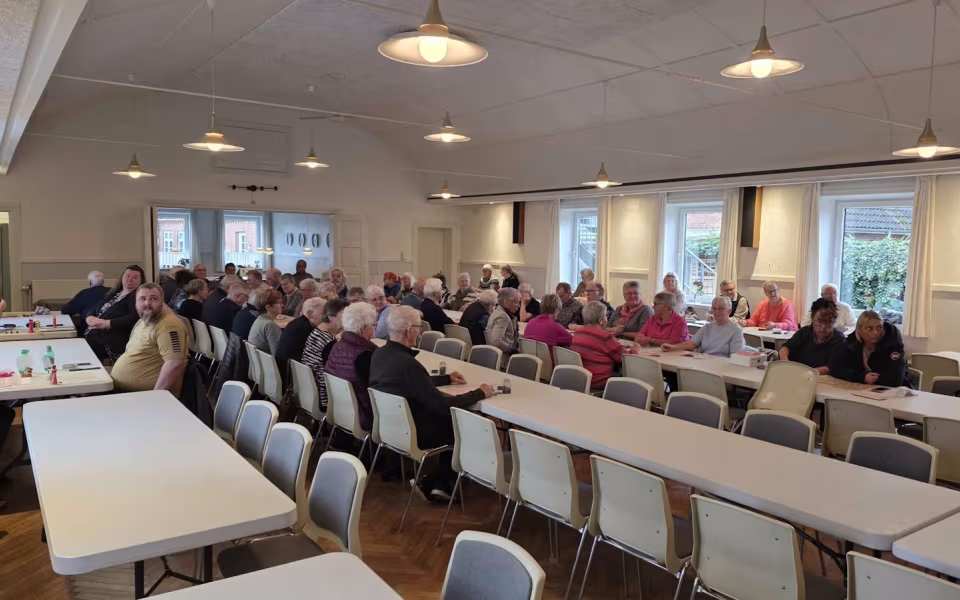 Billeder fra julebanko i Strellev Forsamlingshus.
