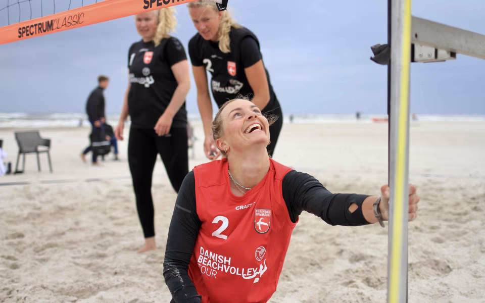 Vestenvinden udfordrer beachvolley-eliten