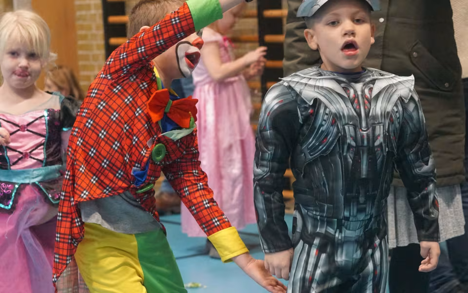 De fineste, farligste og mest kreative kostumer blev fundet frem til fastelavnsfesten på Ansager skole