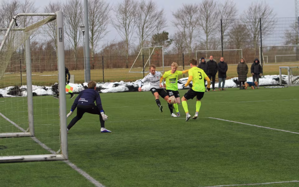 Varde kæmpede, men tabte knebent