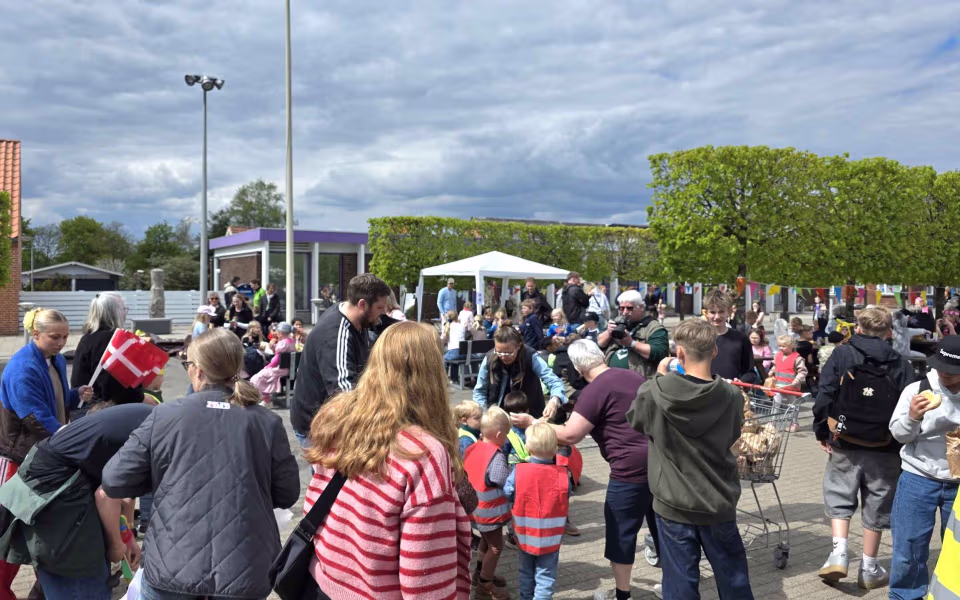 Stor deltagelse til Tistrup Screaming Carneval på torvet - Se de mange billeder