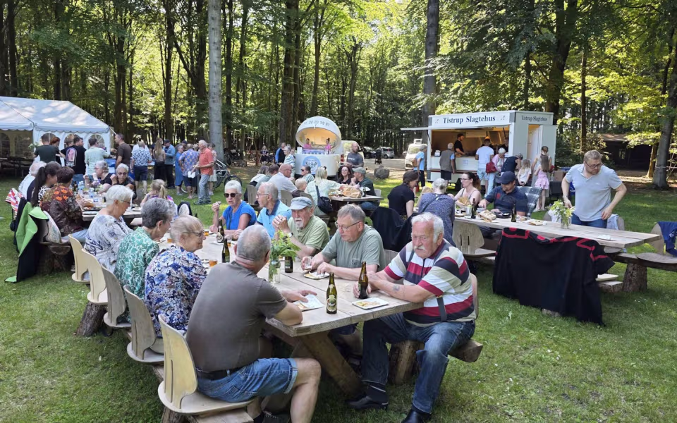 Filmklip og billeder fra Midsommerfest i Tistrup Anlæg
