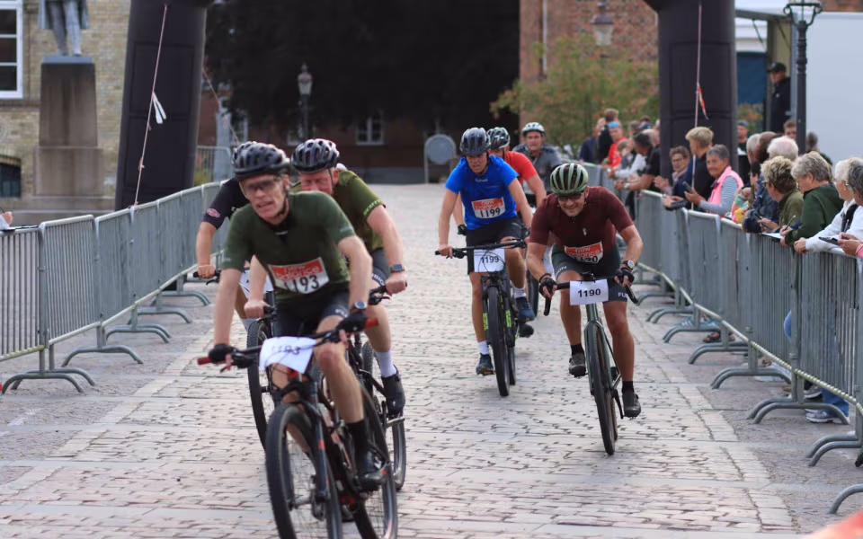 Sponsorløb skabte fest på torvet