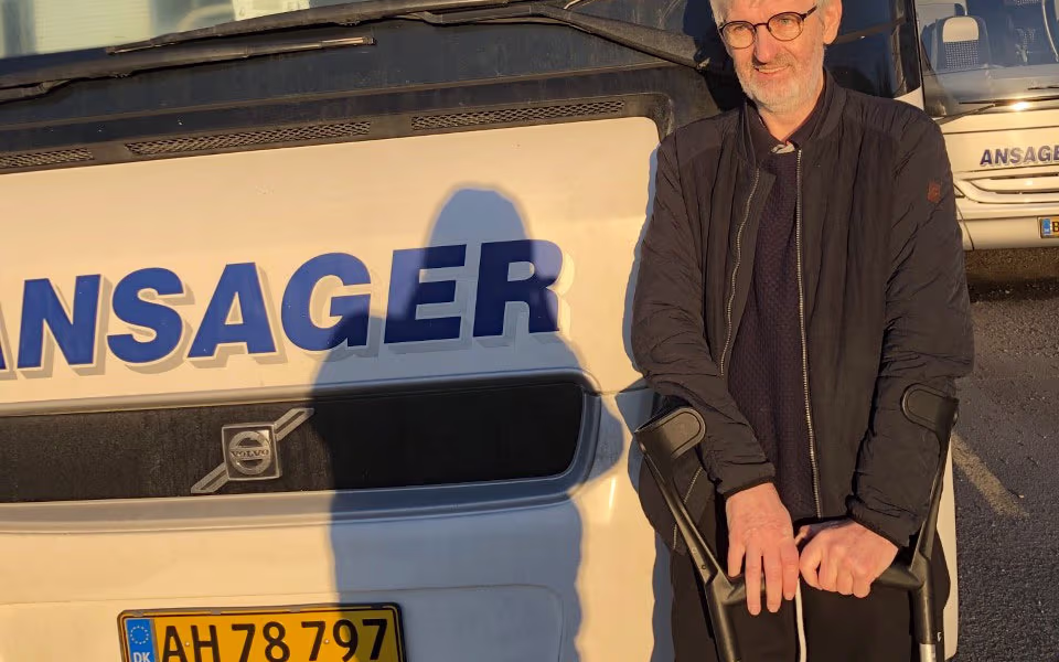 Ansager Turist sender en bus til den ukrainske grænse
