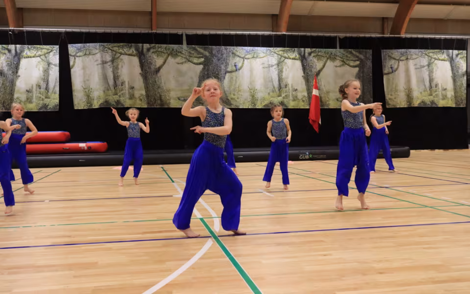 Forårsopvisning styrker integration i Outrup