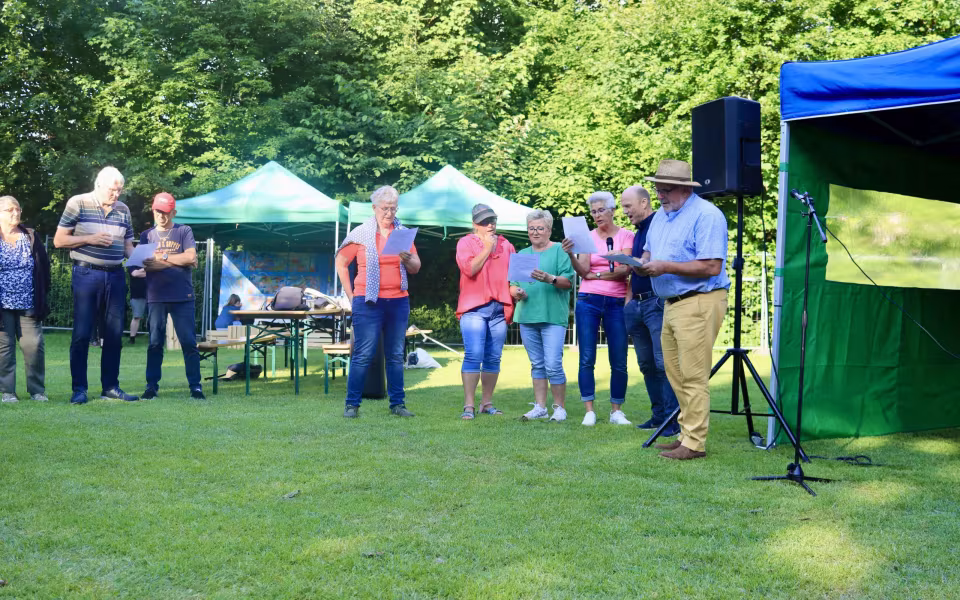 Seniorfest med rundtur og hyldestindslag