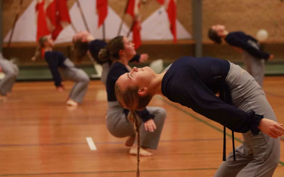 Seniorer fejrer gymnastik og fællesskab