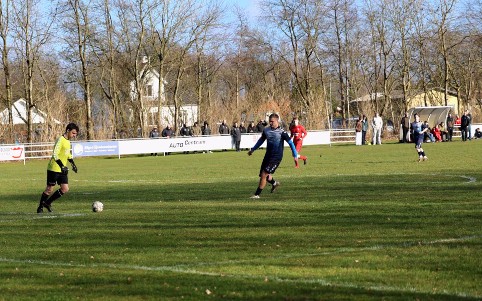Fodbold Serie 3 herre Ølgod vandt hjemme 4-3 over HTS - Se billeder fra kampen.