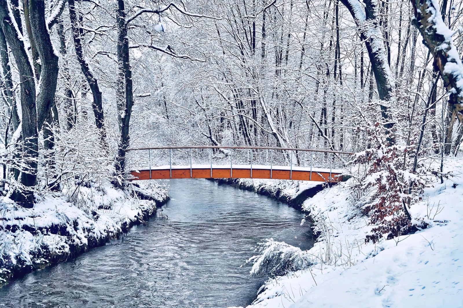 Broen over Ansager Å mellem det vestlige Egedalen og Søparken