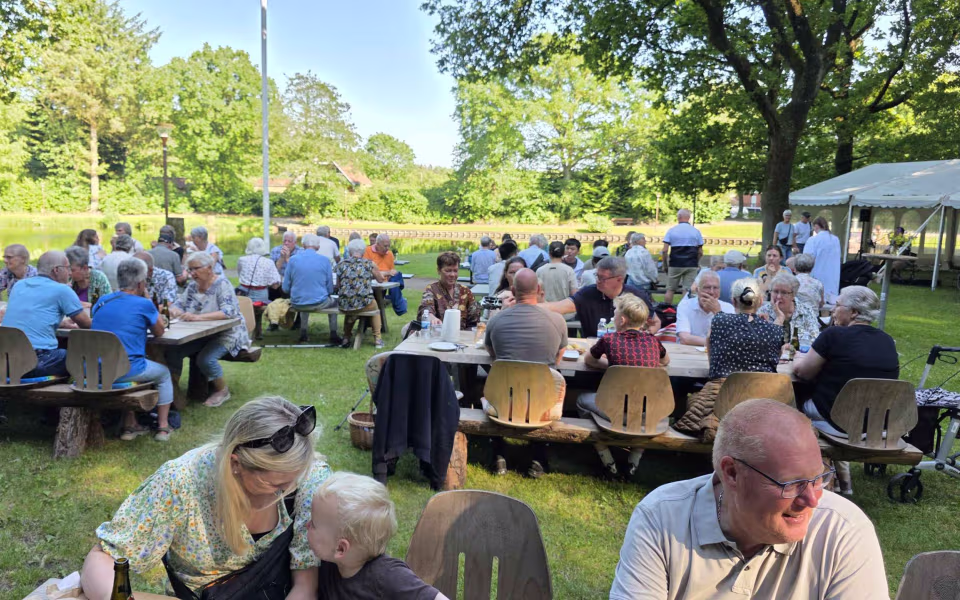 Filmklip og billeder fra Midsommerfest i Tistrup Anlæg
