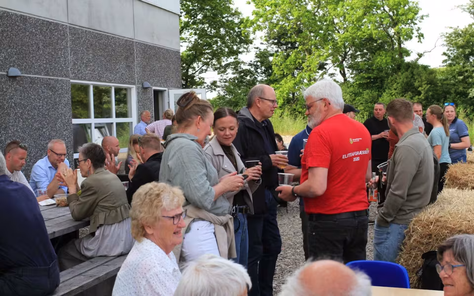 Sidste hilsen i stalden