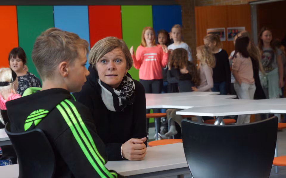 Det nye billedkunstlokale indviet på Ansager skole af skolechef i Varde Kommen, Karen Mortensen