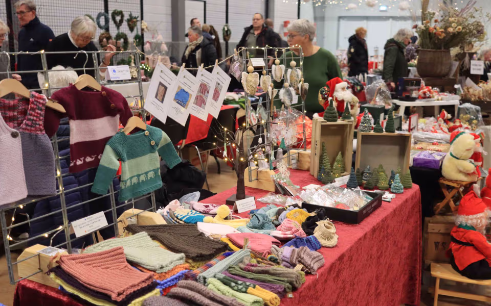 Julemarked samlede Billum i hallen